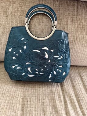 Patricia Nash western cut out silver background, beautiful purse